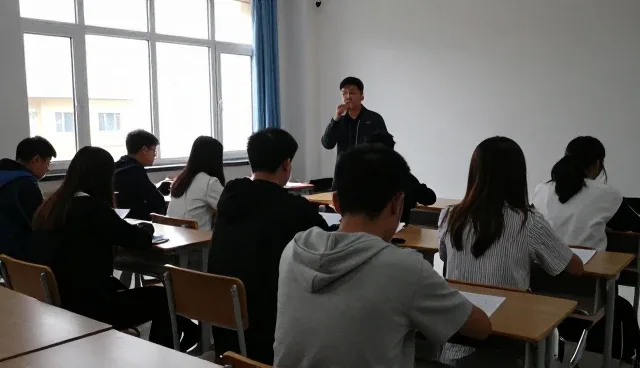 课程资源开发中维护建议的两种做法对比